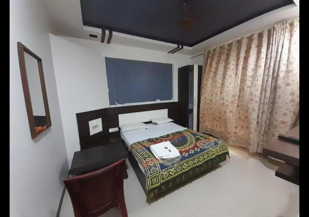 Hotel Sai Ganesh Lodging & Boarding By Wb Inn Titwala Экстерьер фото