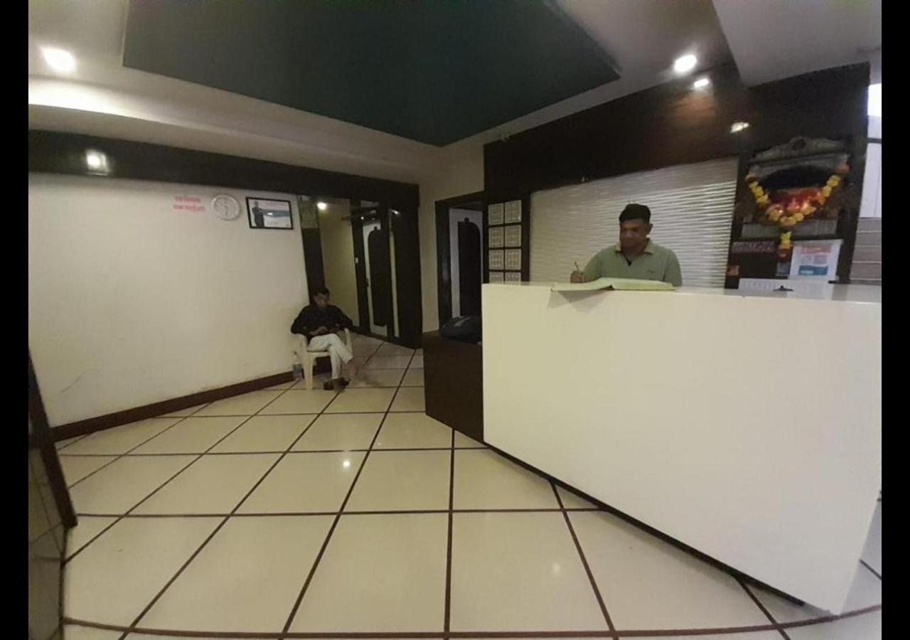 Hotel Sai Ganesh Lodging & Boarding By Wb Inn Titwala Экстерьер фото