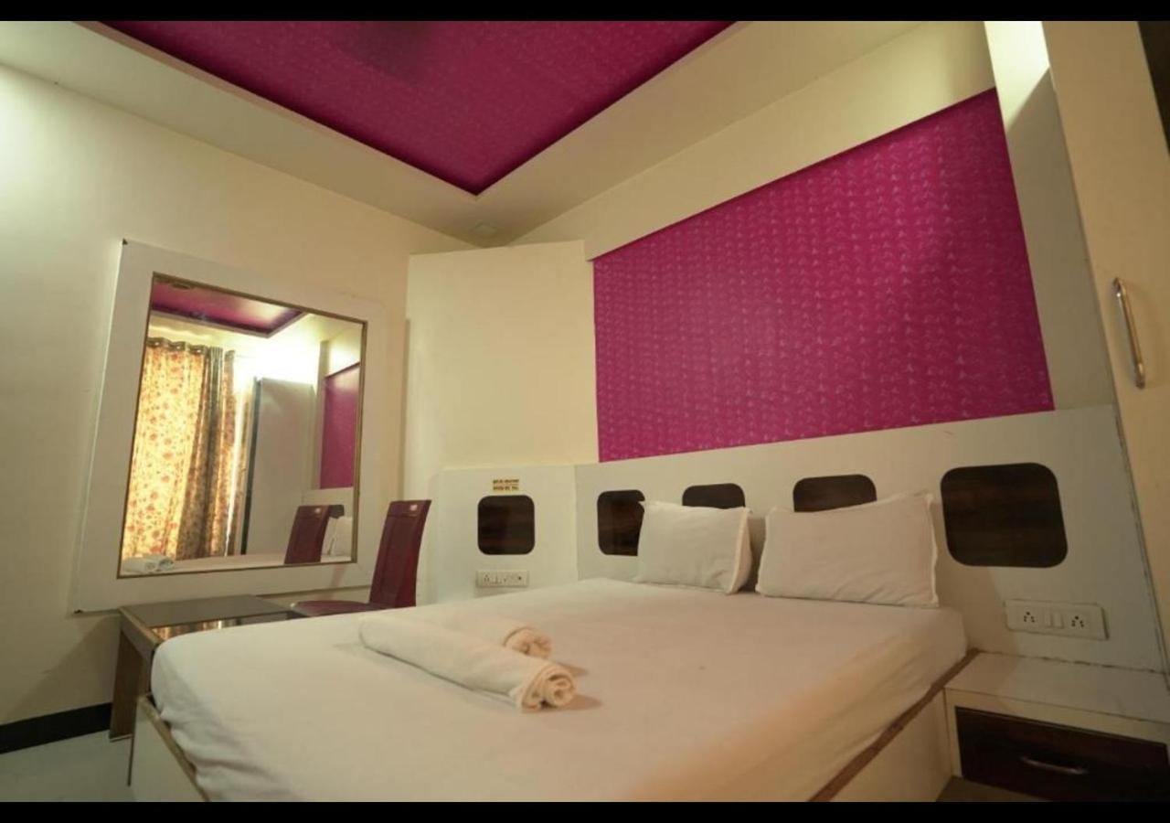 Hotel Sai Ganesh Lodging & Boarding By Wb Inn Titwala Экстерьер фото