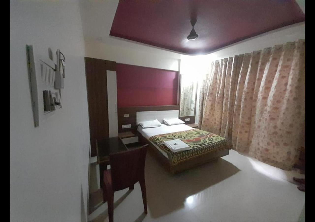 Hotel Sai Ganesh Lodging & Boarding By Wb Inn Titwala Экстерьер фото